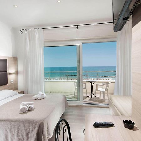 Hotel Bellevue Cattolica Luaran gambar