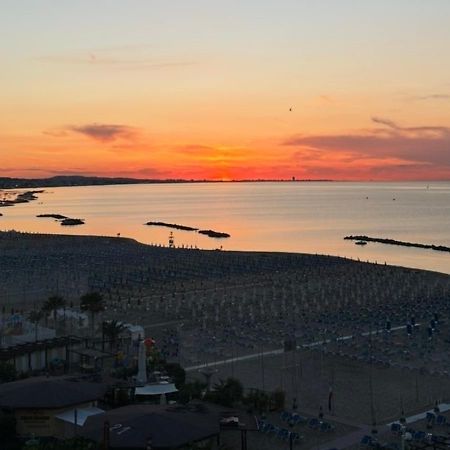Hotel Bellevue Cattolica Luaran gambar