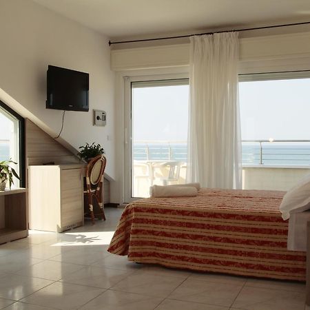Hotel Bellevue Cattolica Luaran gambar