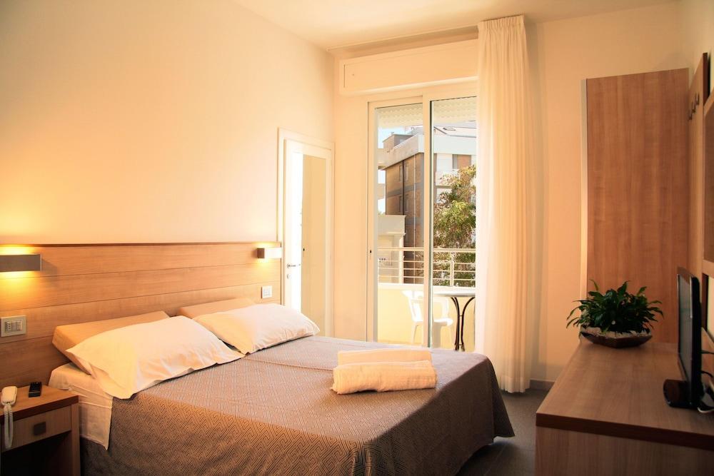 Hotel Bellevue Cattolica Luaran gambar