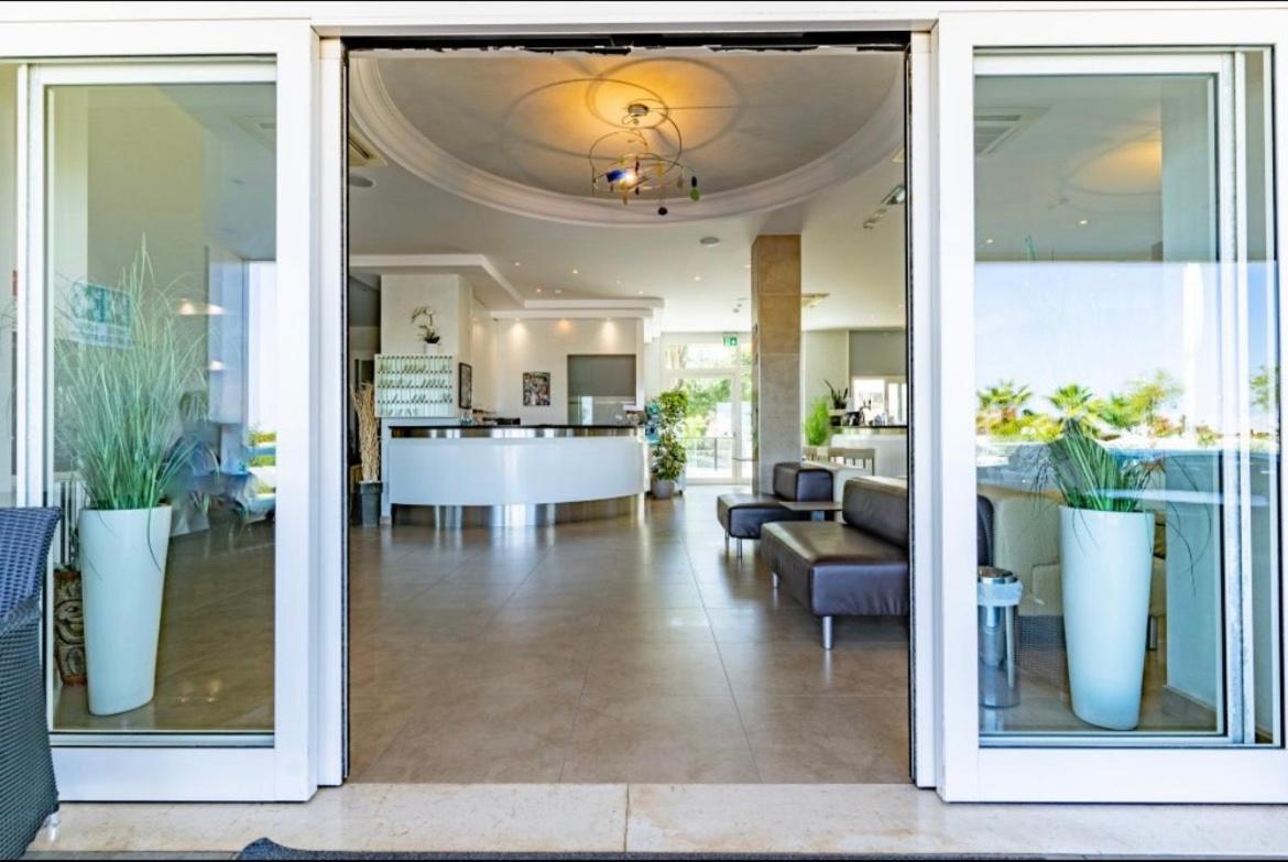 Hotel Bellevue Cattolica Luaran gambar