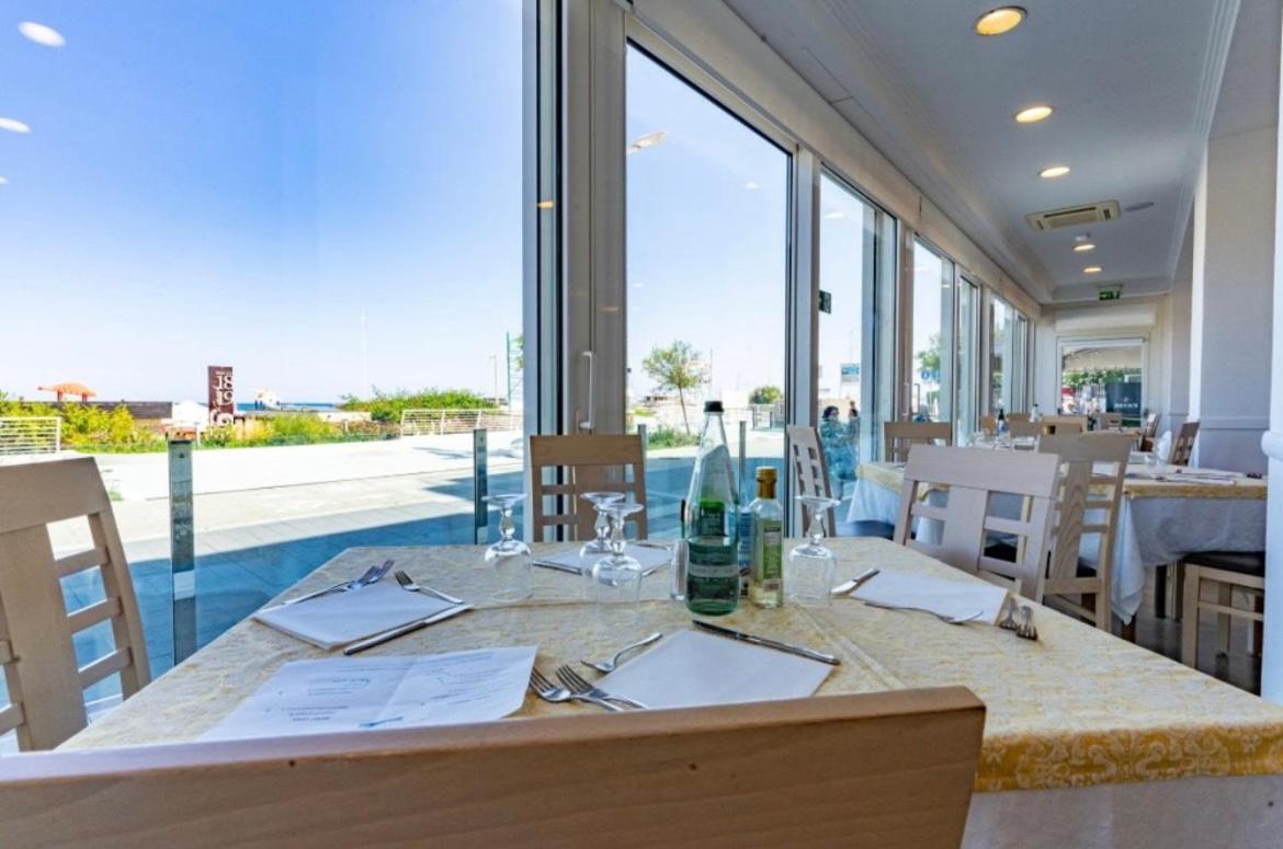 Hotel Bellevue Cattolica Luaran gambar