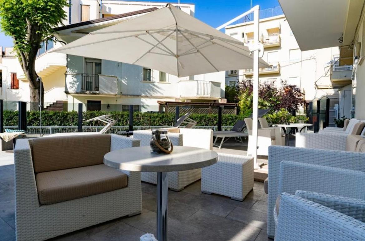 Hotel Bellevue Cattolica Luaran gambar
