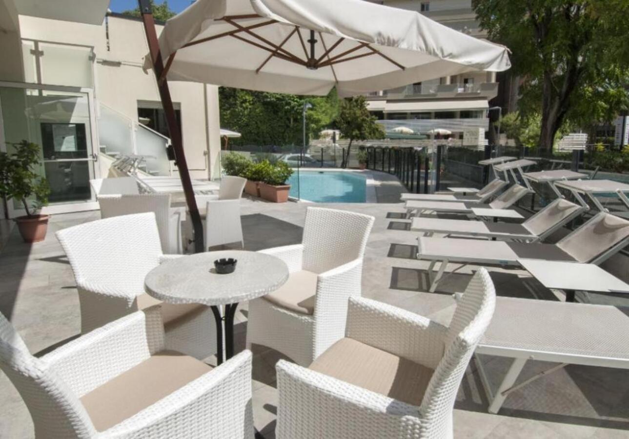 Hotel Bellevue Cattolica Luaran gambar