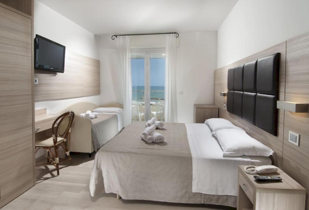 Hotel Bellevue Cattolica Luaran gambar