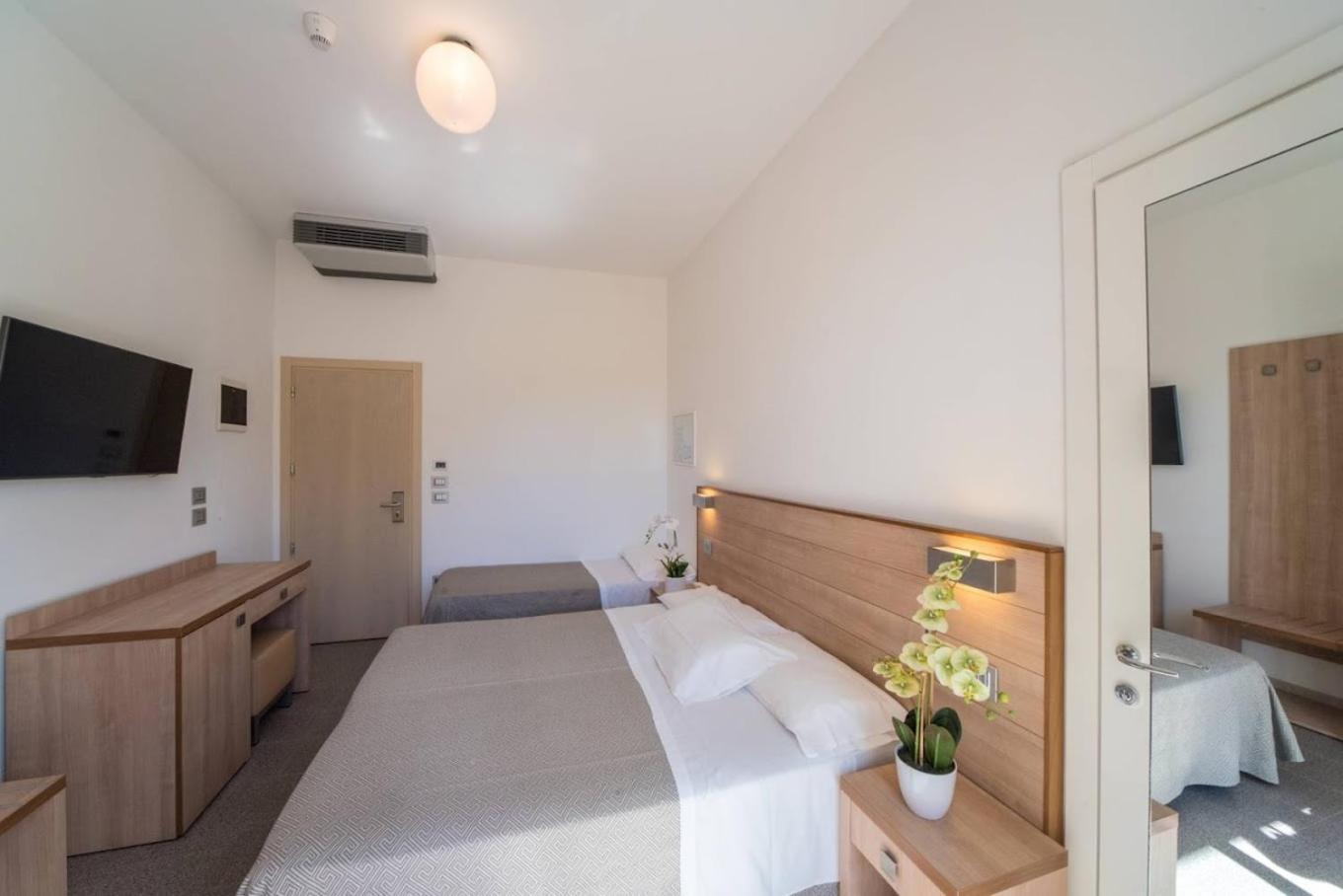 Hotel Bellevue Cattolica Luaran gambar