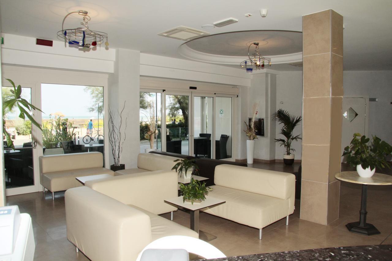 Hotel Bellevue Cattolica Luaran gambar