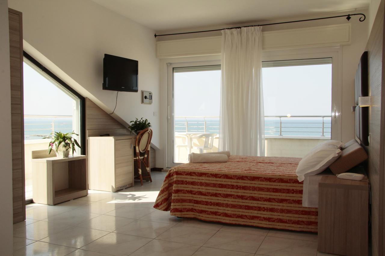 Hotel Bellevue Cattolica Luaran gambar