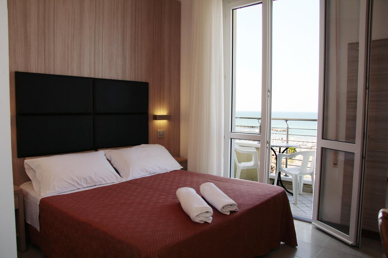 Hotel Bellevue Cattolica Luaran gambar